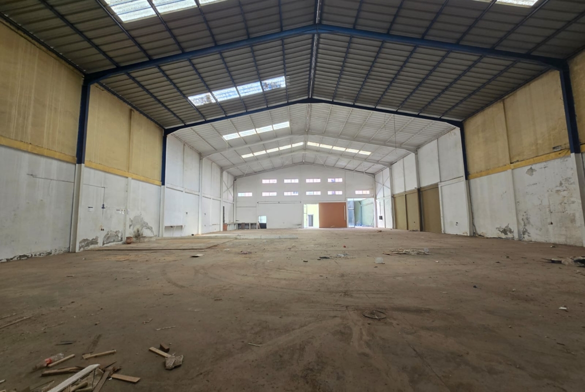 ZONE INDUSTRIELLE – ENTREPOT