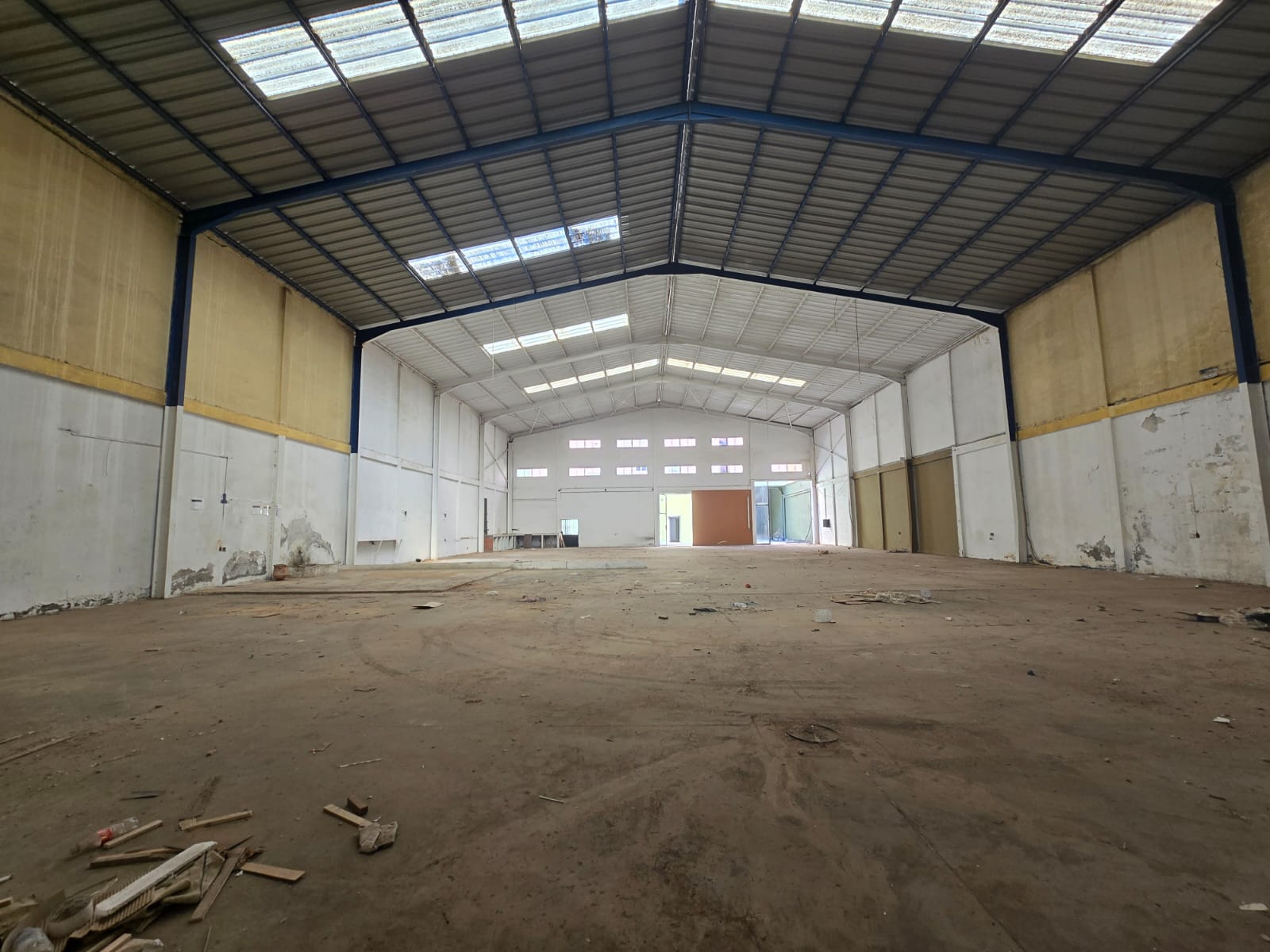 WhatsApp Image 2026-03-10 at 23.53.59 (1) ZONE INDUSTRIELLE – ENTREPOT