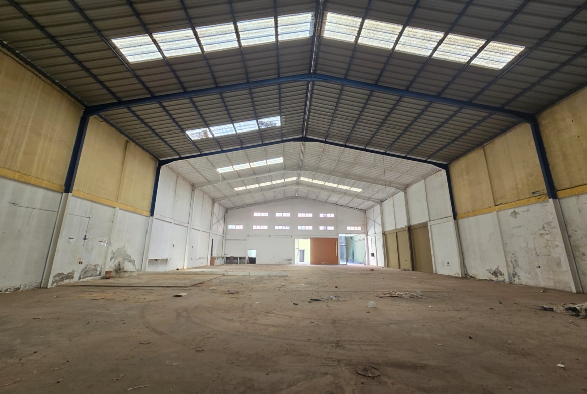 ZONE INDUSTRIELLE – ENTREPOT