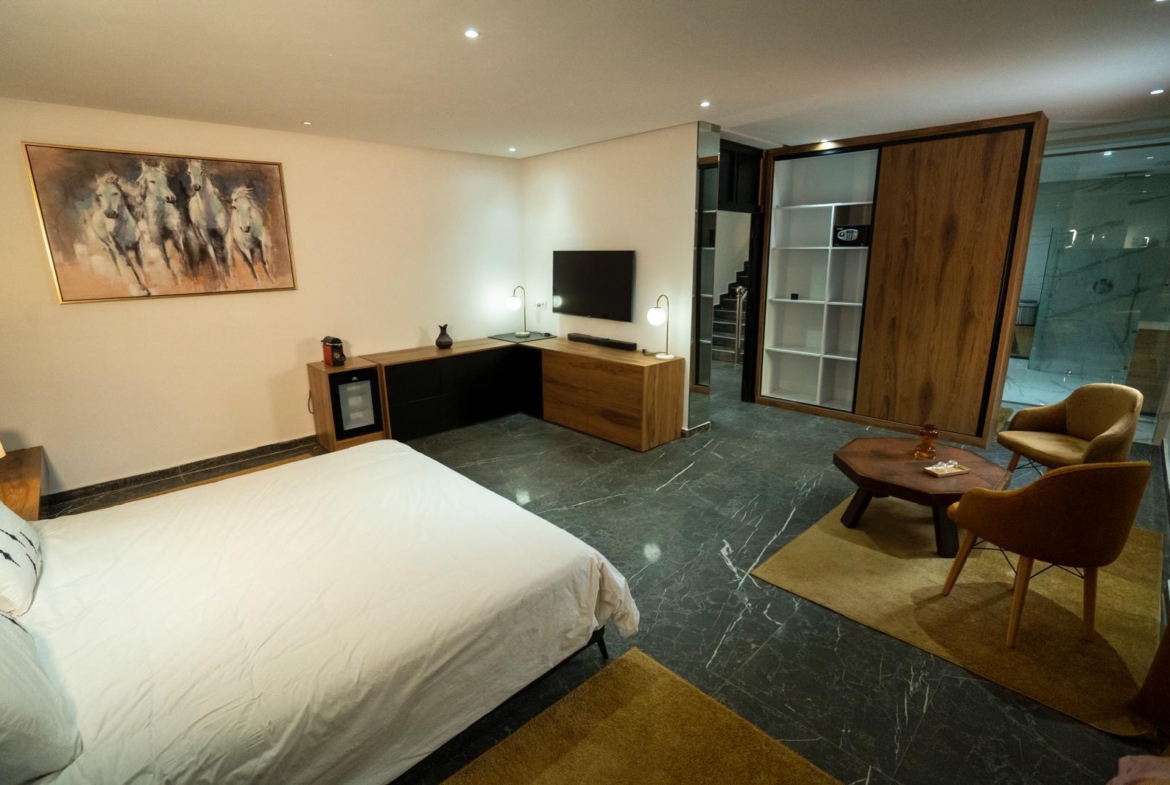 TARGA – VILLA 5 CHAMBRES – 2 PISCINES PRIVEES