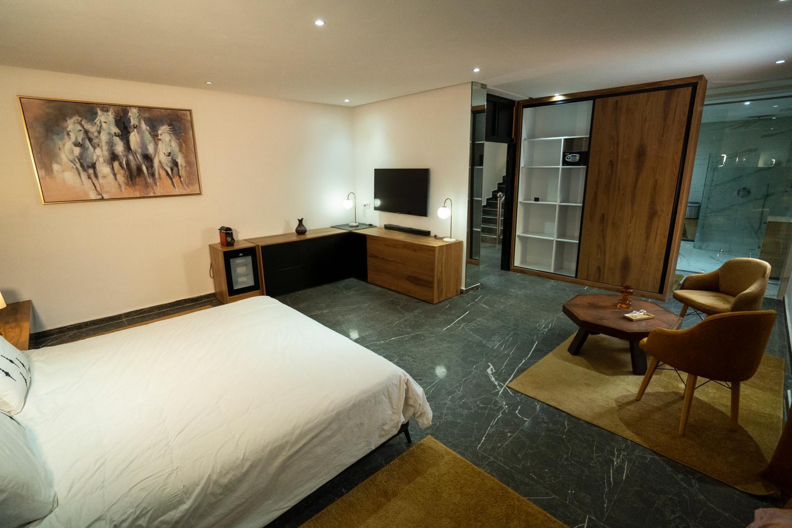 TARGA – VILLA 5 CHAMBRES – 2 PISCINES PRIVEES