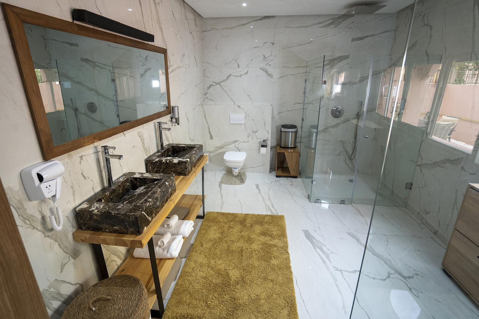 TARGA – VILLA 5 CHAMBRES – 2 PISCINES PRIVEES