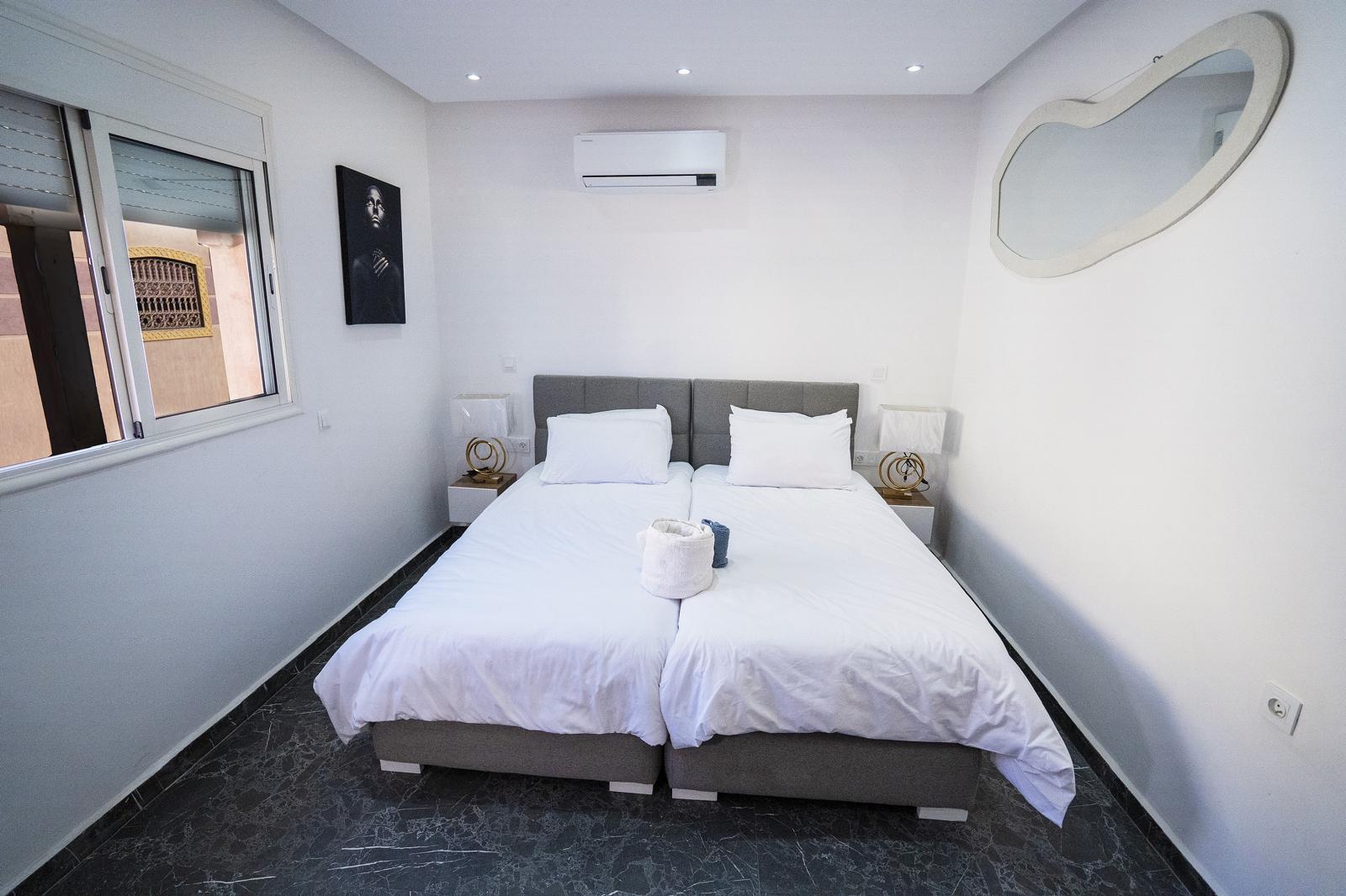 TARGA – VILLA 5 CHAMBRES – 2 PISCINES PRIVEES