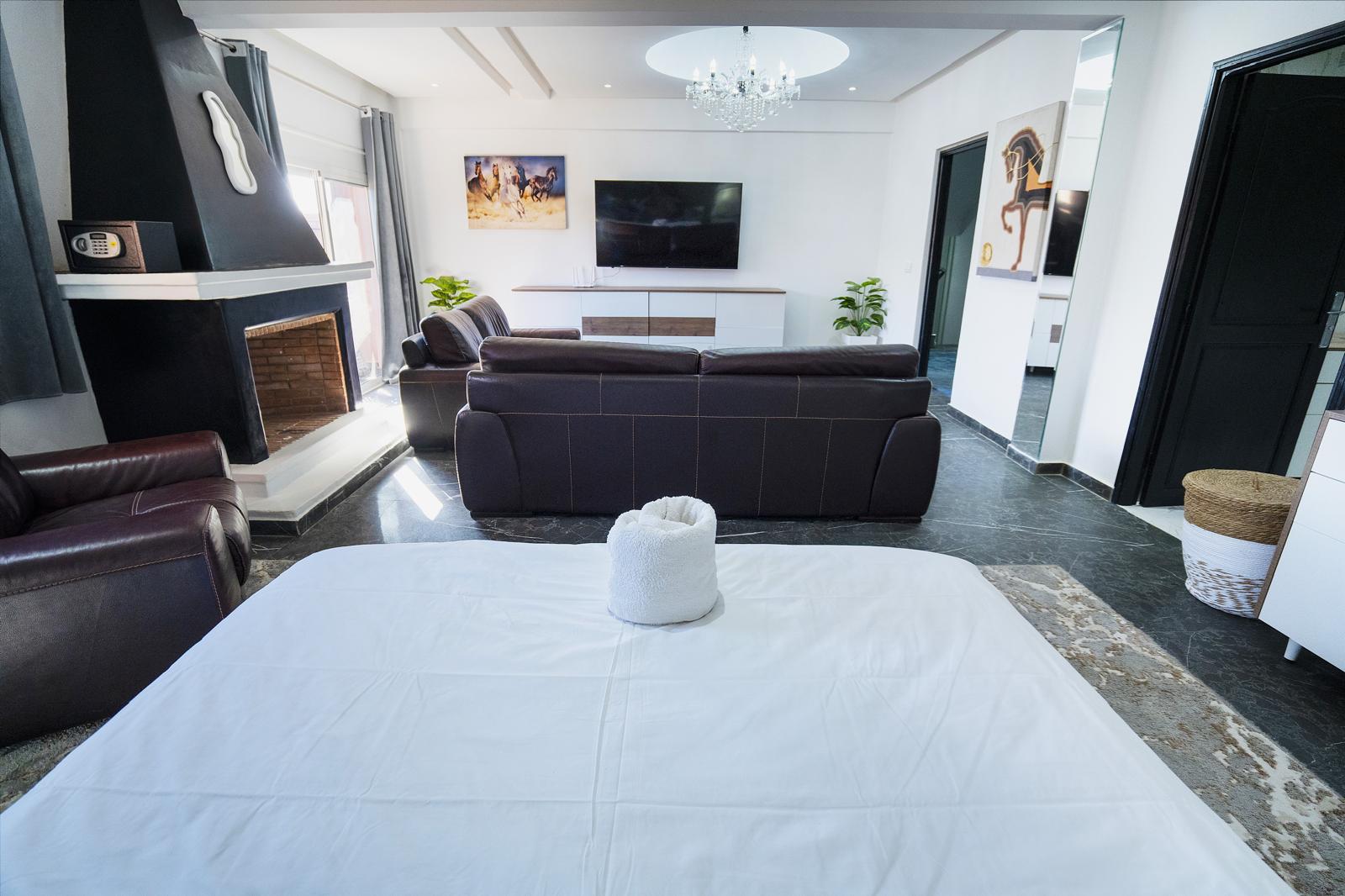 TARGA – VILLA 5 CHAMBRES – 2 PISCINES PRIVEES