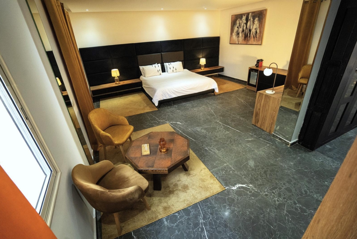 TARGA – VILLA 5 CHAMBRES – 2 PISCINES PRIVEES