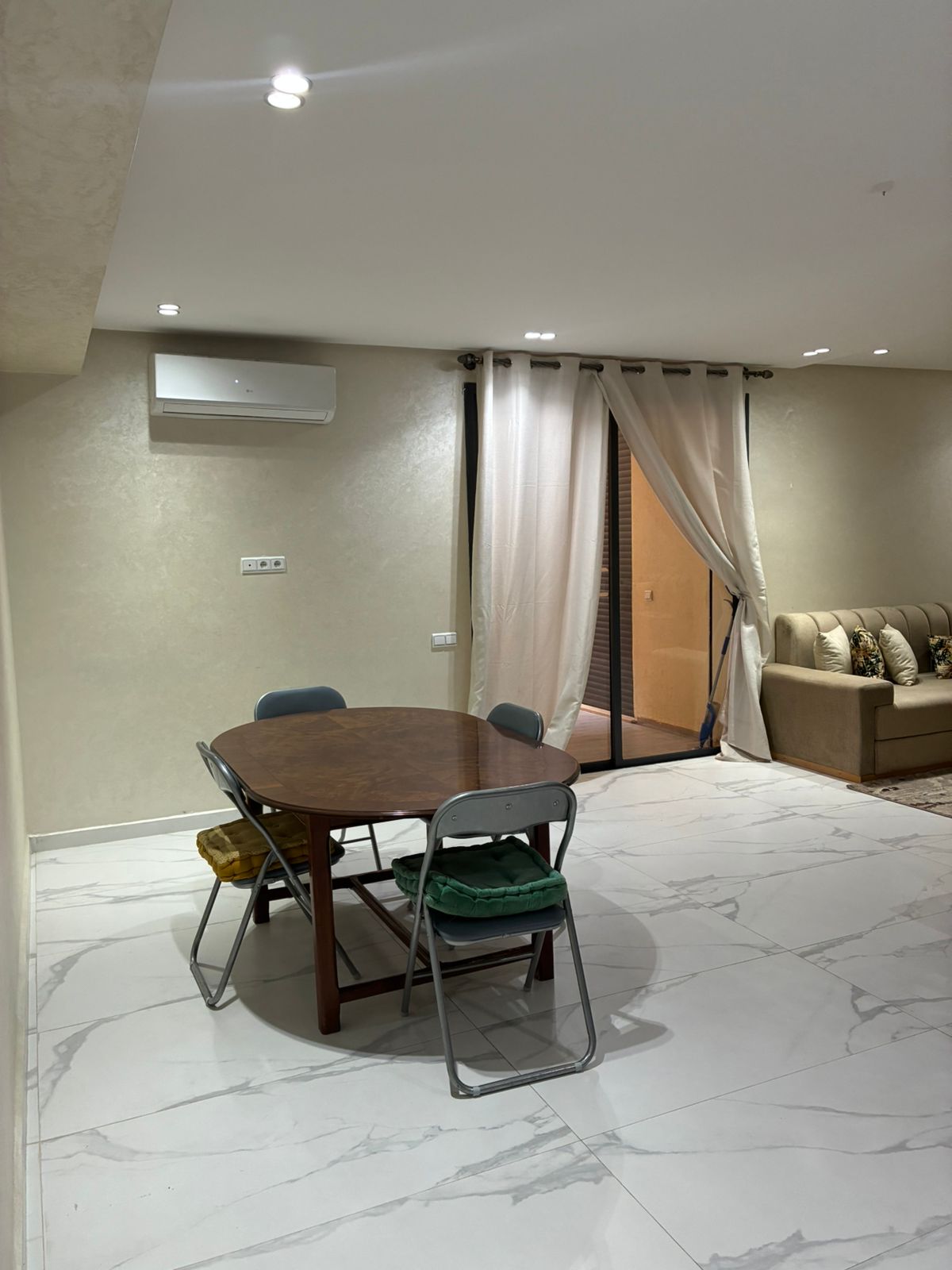 GUELIZ – DUPLEX NEUF T4 MEUBLE– VICTOR HUGO
