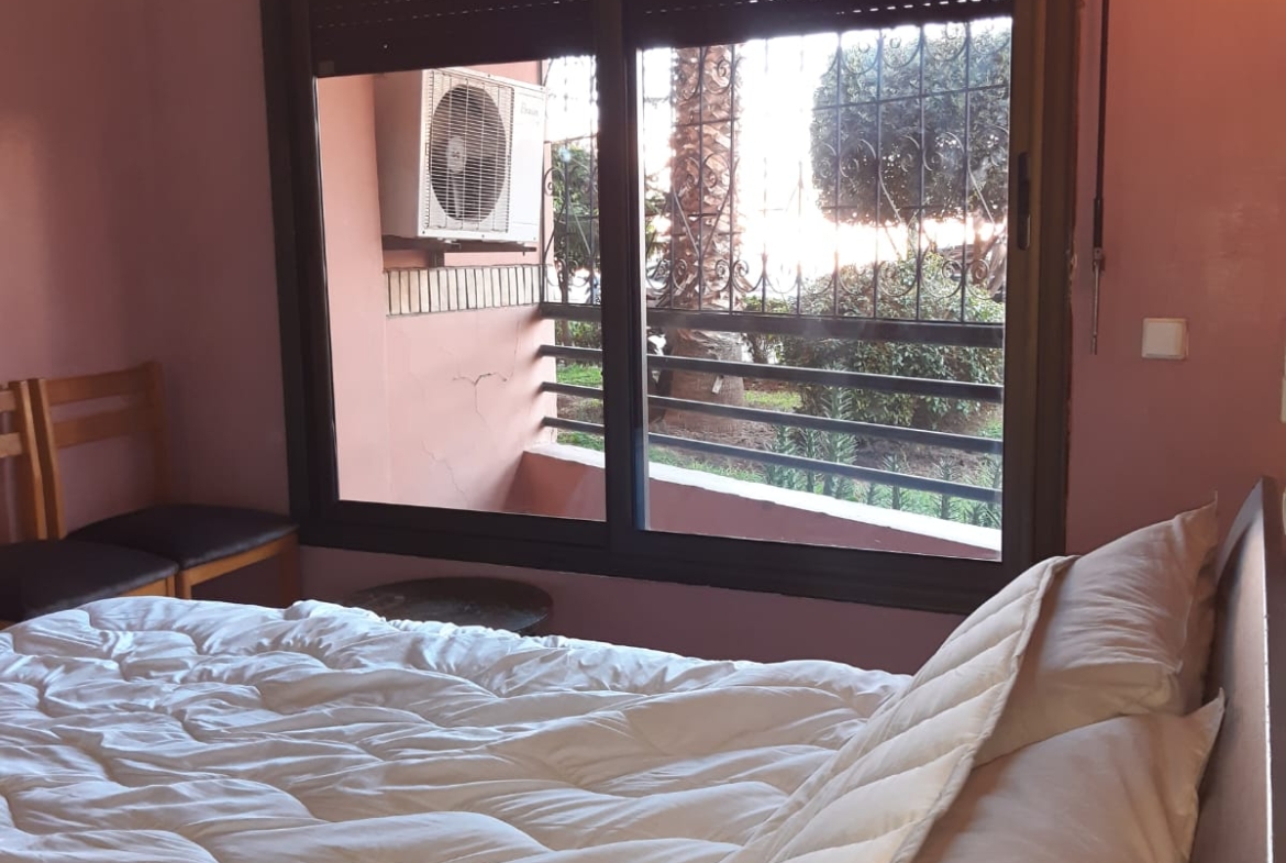 HIVERNAGE – T2 MEUBLE – RESIDENCE PISCINE