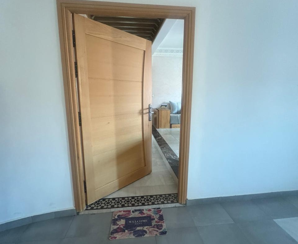 Étage de villa meublé 3 chambres à louer à Isil