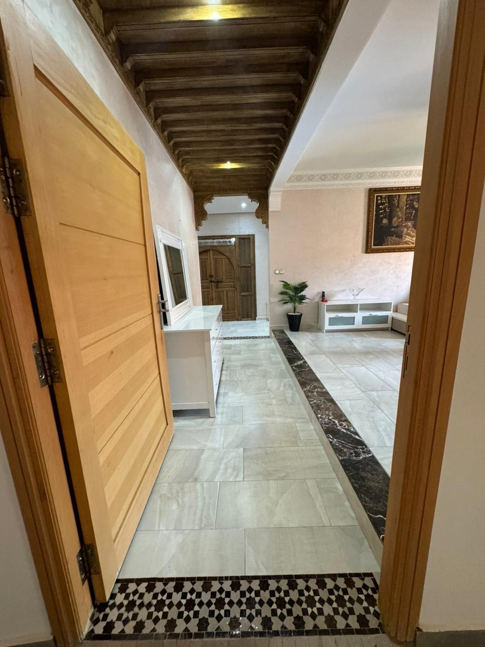 Étage de villa meublé 3 chambres à louer à Isil