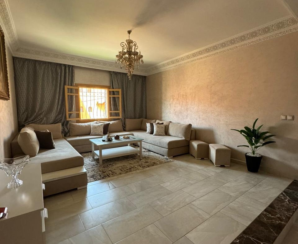 Étage de villa meublé 3 chambres à louer à Isil