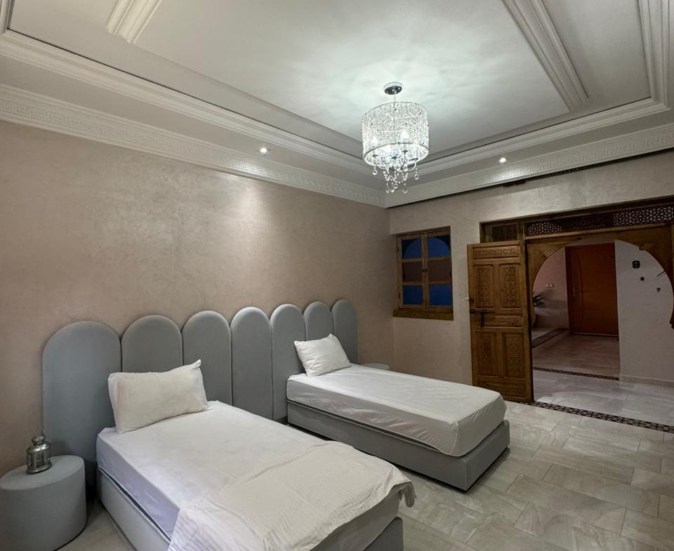 Étage de villa meublé 3 chambres à louer à Isil