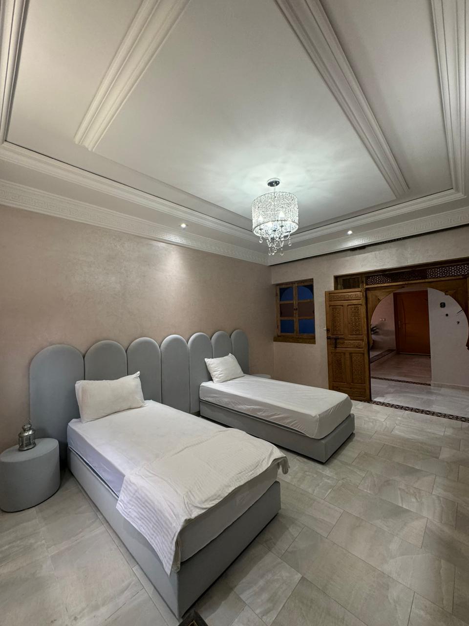 Étage de villa meublé 3 chambres à louer à Isil