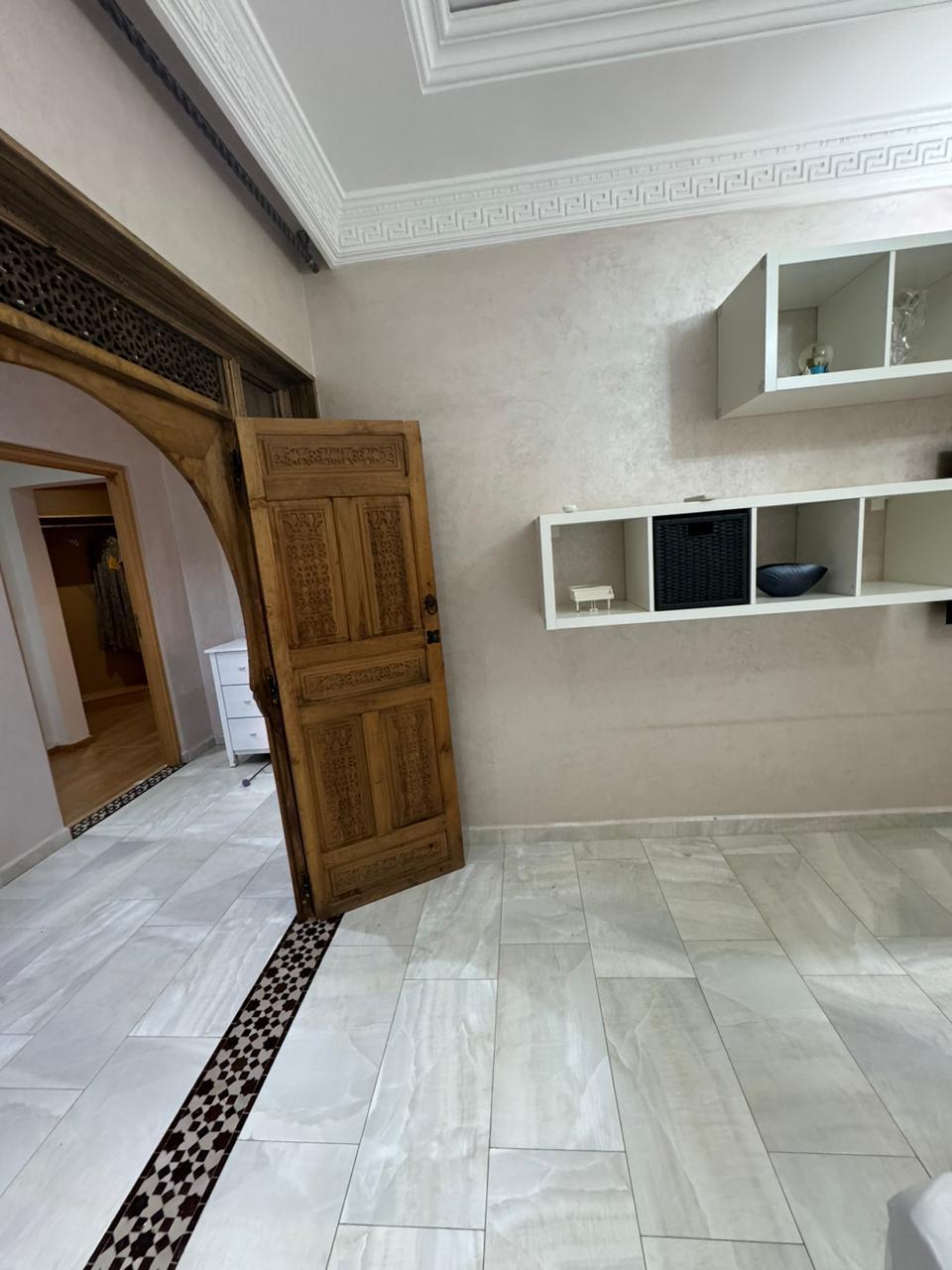 Étage de villa meublé 3 chambres à louer à Isil
