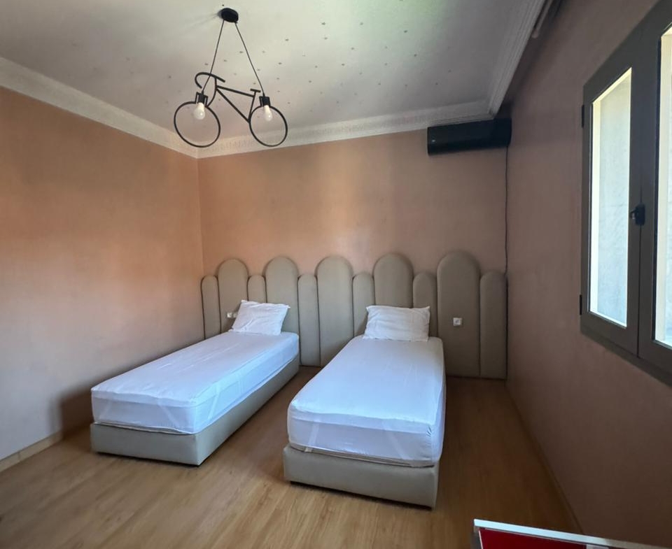 Étage de villa meublé 3 chambres à louer à Isil