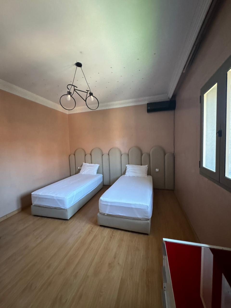 Étage de villa meublé 3 chambres à louer à Isil