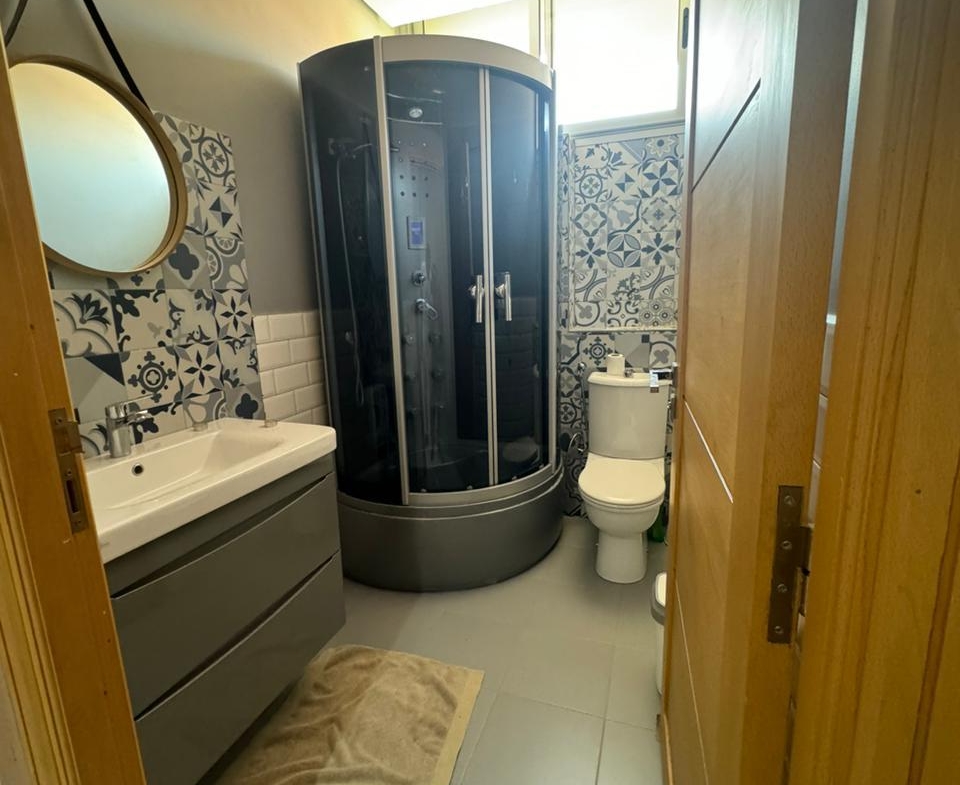 Étage de villa meublé 3 chambres à louer à Isil