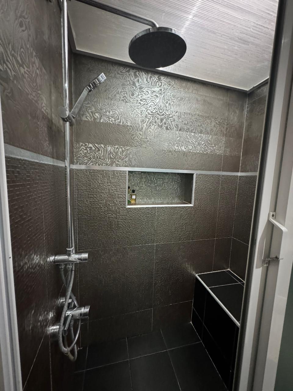 Étage de villa meublé 3 chambres à louer à Isil