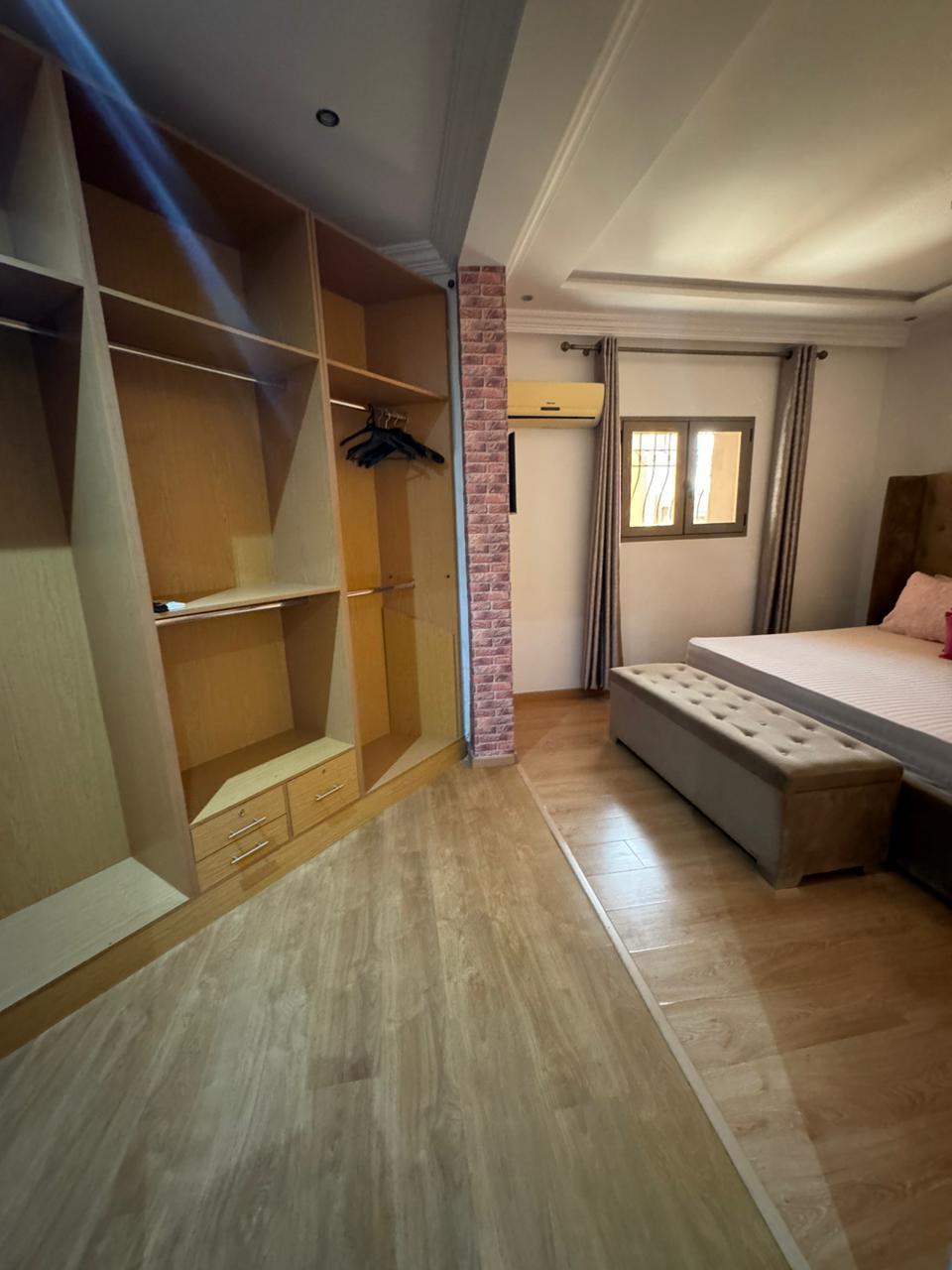 Étage de villa meublé 3 chambres à louer à Isil