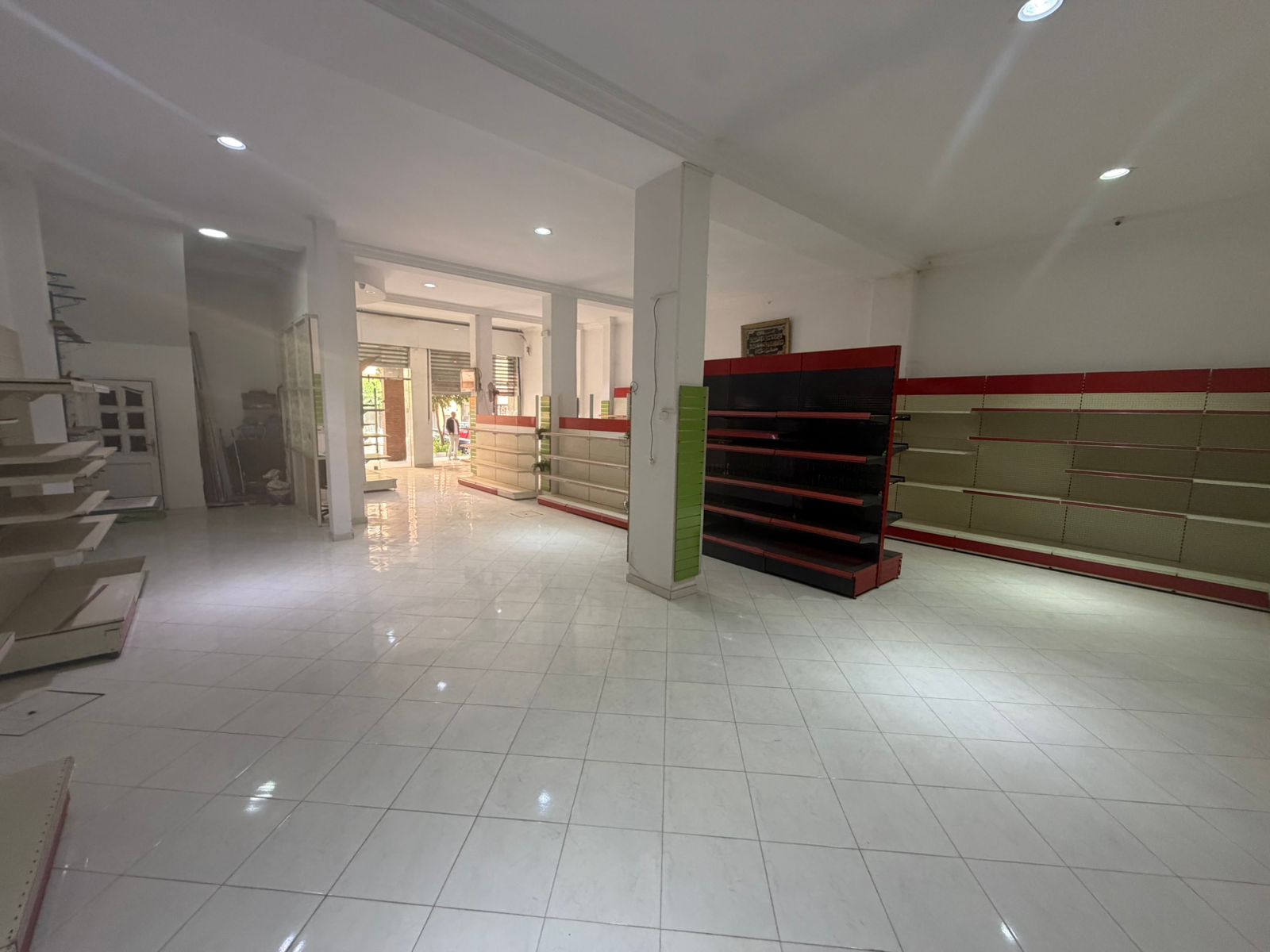 Local commercial Izdihar sur le boulvard