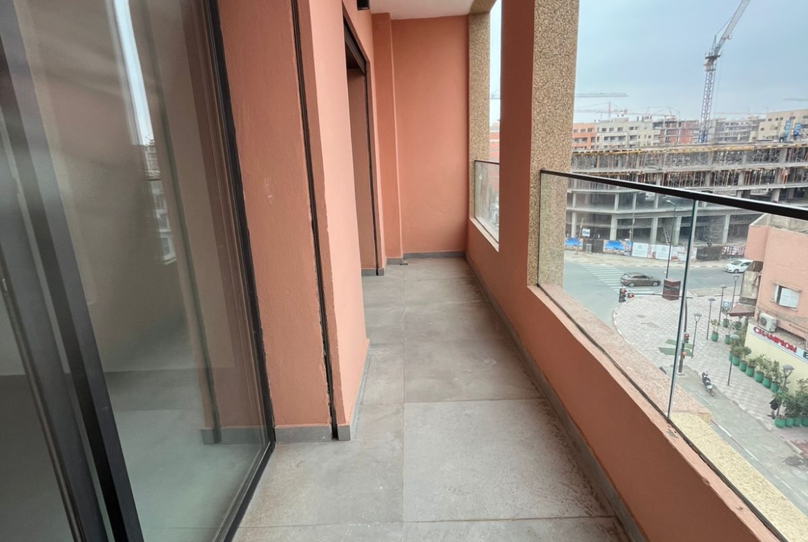 T3 Neuf et vide rés pisc int proximité la gare