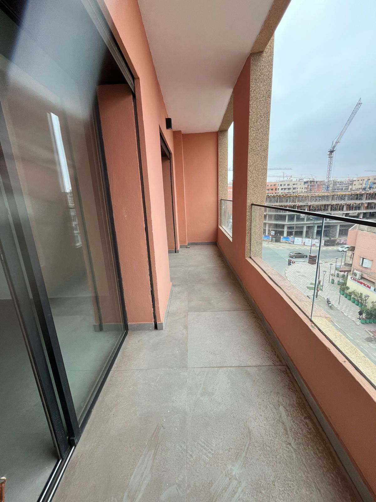 T3 Neuf et vide rés pisc int proximité la gare