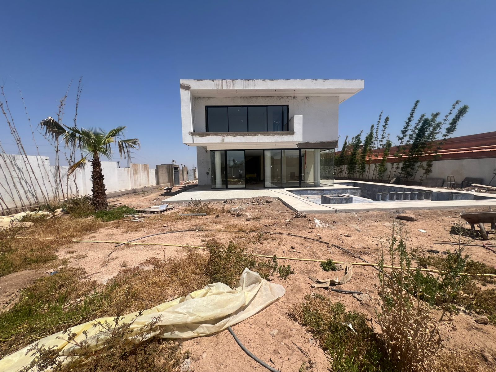 VILLA CONTEMPORAINE DE PRESTIGE À VENDRE