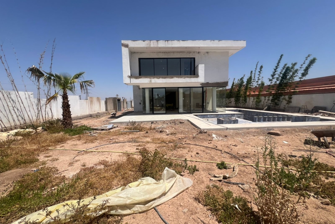 VILLA CONTEMPORAINE DE PRESTIGE À VENDRE