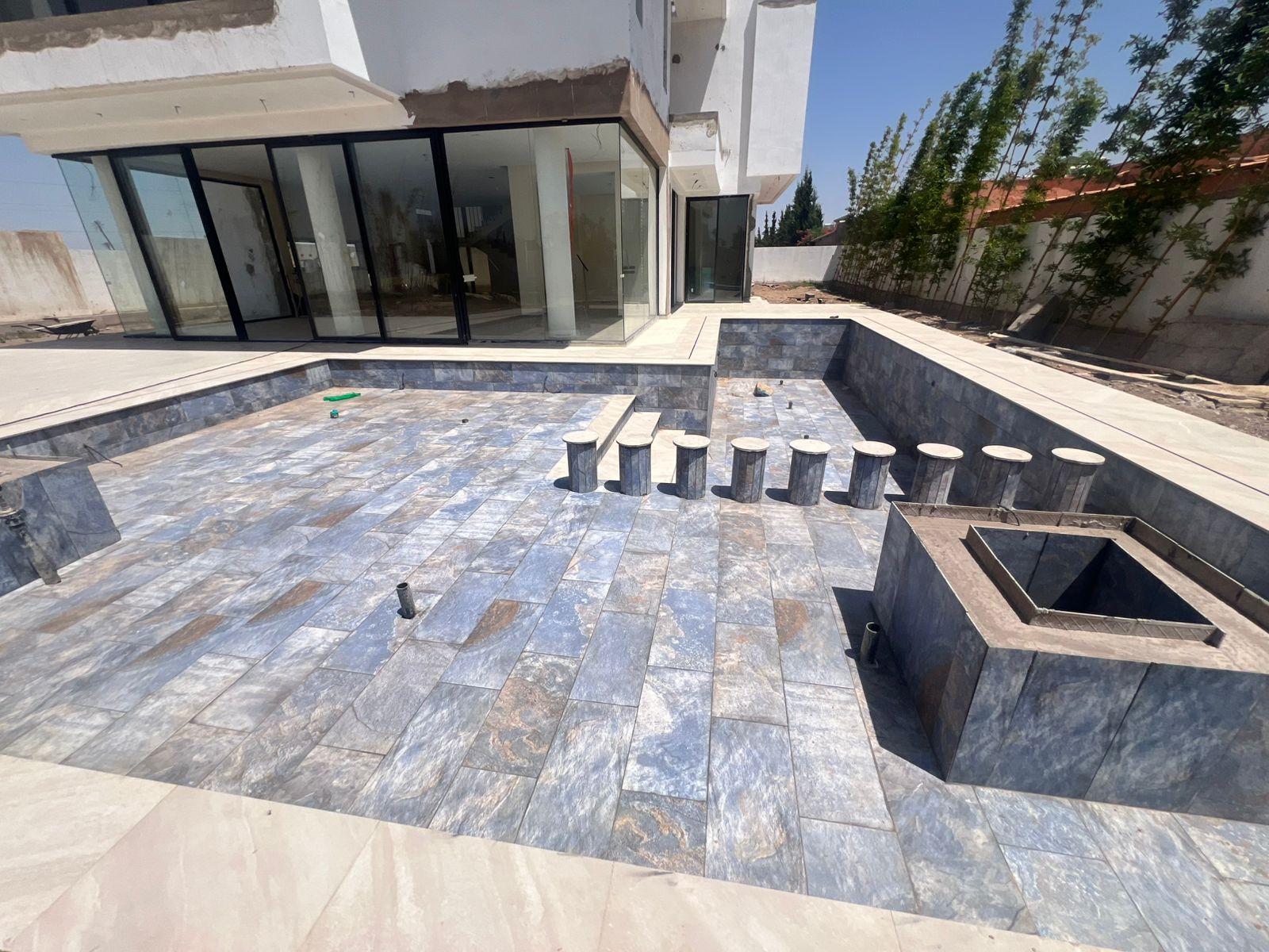 VILLA CONTEMPORAINE DE PRESTIGE À VENDRE
