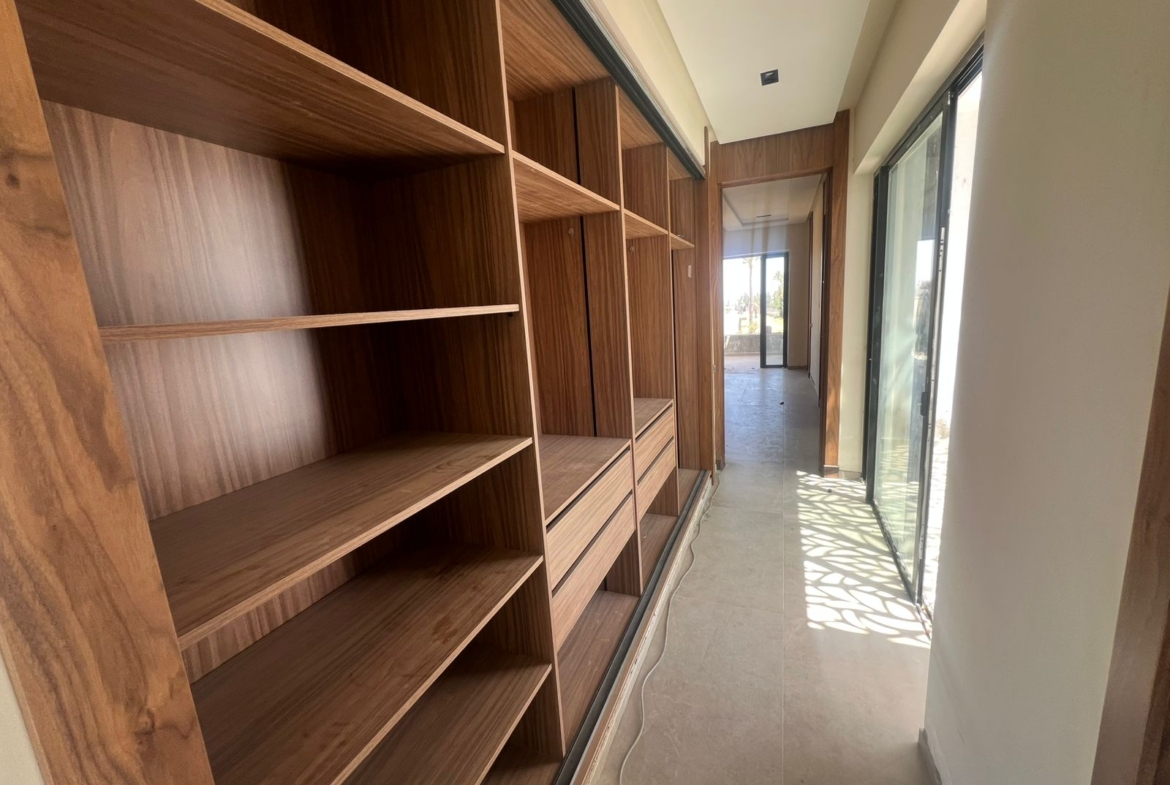 VILLA CONTEMPORAINE DE PRESTIGE À VENDRE