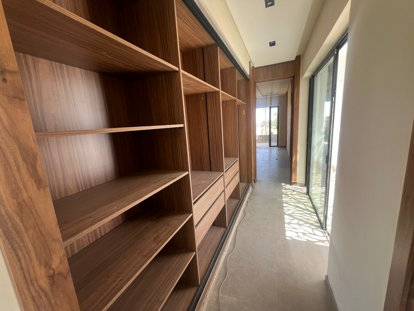 VILLA CONTEMPORAINE DE PRESTIGE À VENDRE