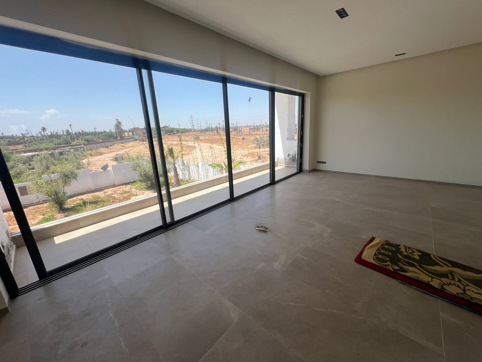 VILLA CONTEMPORAINE DE PRESTIGE À VENDRE