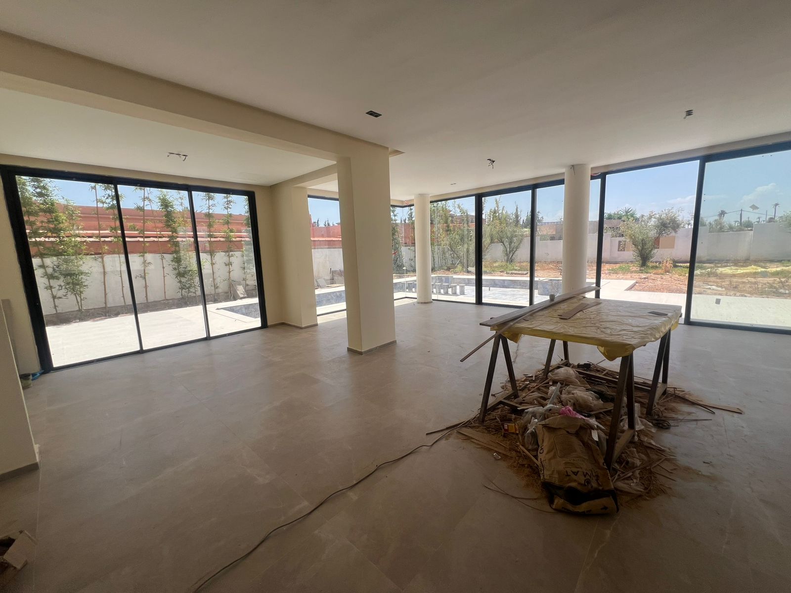 VILLA CONTEMPORAINE DE PRESTIGE À VENDRE