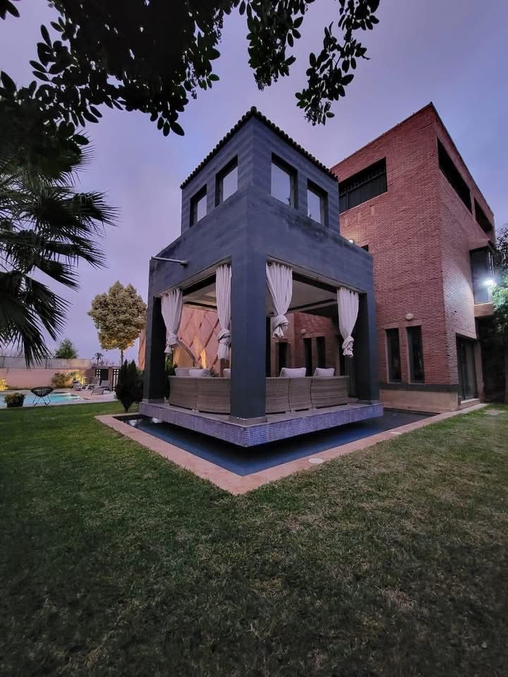 Villa de Standing avec Piscine Privée