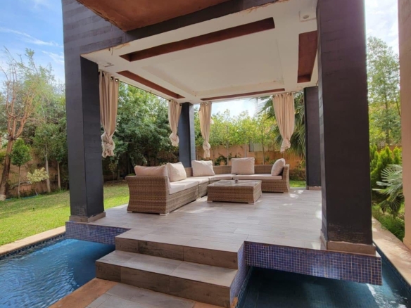 Villa de Standing avec Piscine Privée