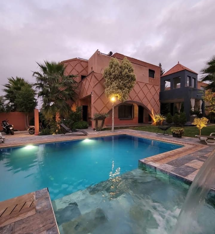 Villa de Standing avec Piscine Privée