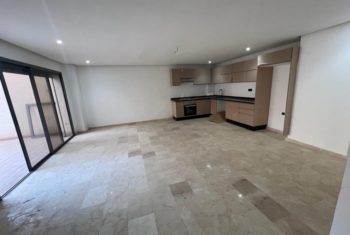 cet appartement Situé dans un immeuble neuf du quartier prisé de Victor Hugo, ce duplex de 146 m² offre un espace de vie spacieux et lumineux avec de belles perspectives.