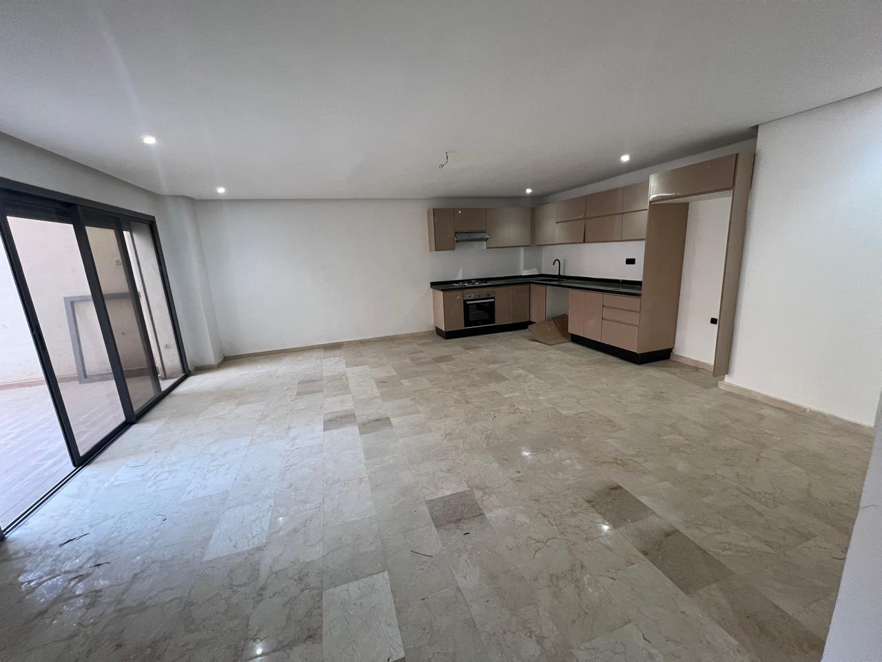 cet appartement Situé dans un immeuble neuf du quartier prisé de Victor Hugo, ce duplex de 146 m² offre un espace de vie spacieux et lumineux avec de belles perspectives.