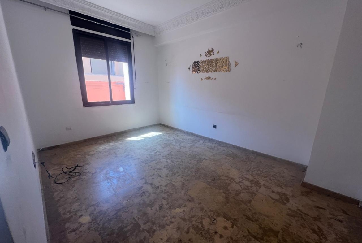📍 Route de Casablanca : Appartement T3 bien situé rénovation à prévoir