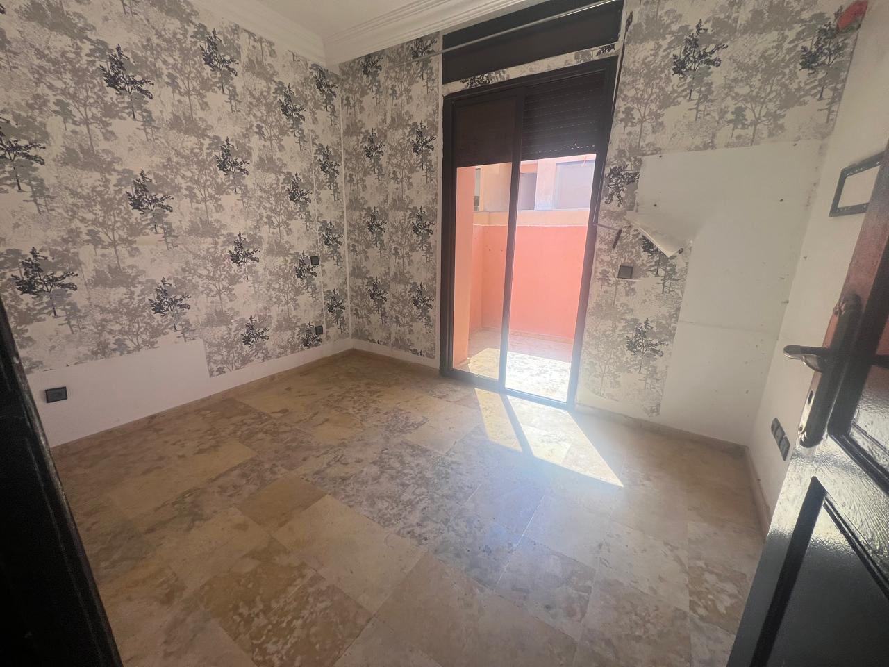📍 Route de Casablanca : Appartement T3 bien situé rénovation à prévoir