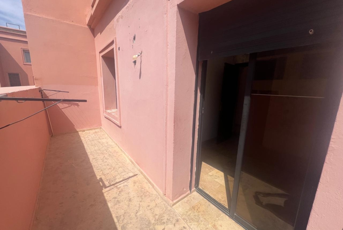 📍 Route de Casablanca : Appartement T3 bien situé rénovation à prévoir