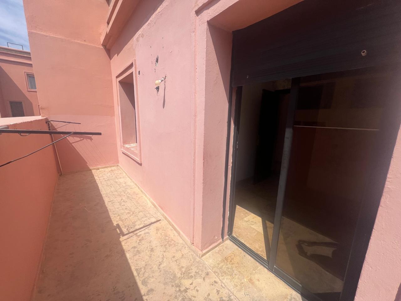 📍 Route de Casablanca : Appartement T3 bien situé rénovation à prévoir