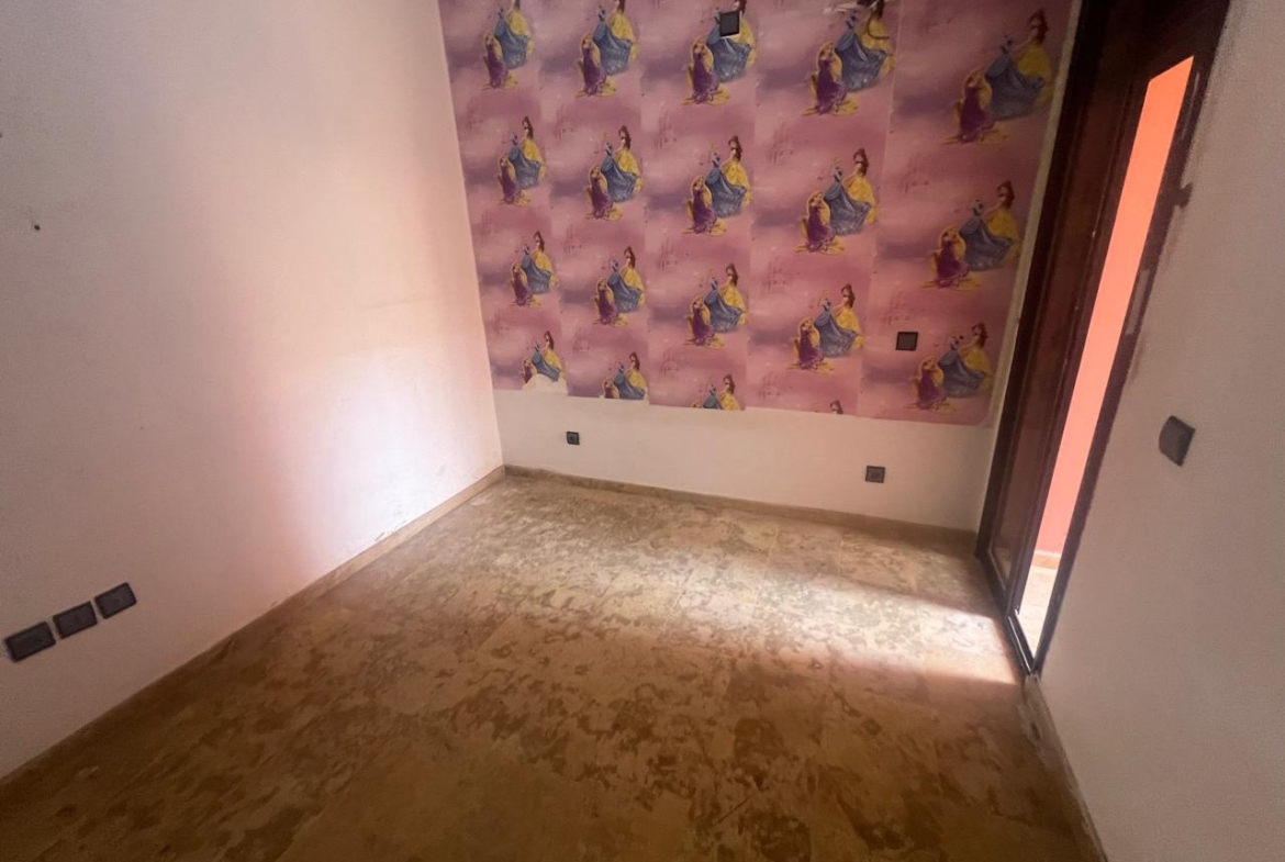 📍 Route de Casablanca : Appartement T3 bien situé rénovation à prévoir