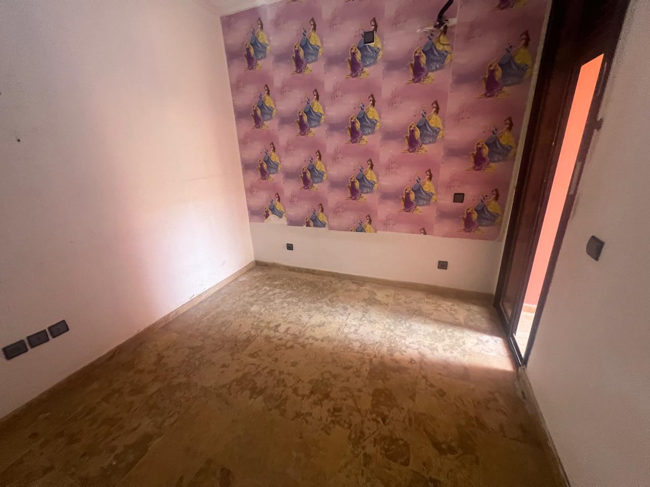 📍 Route de Casablanca : Appartement T3 bien situé rénovation à prévoir