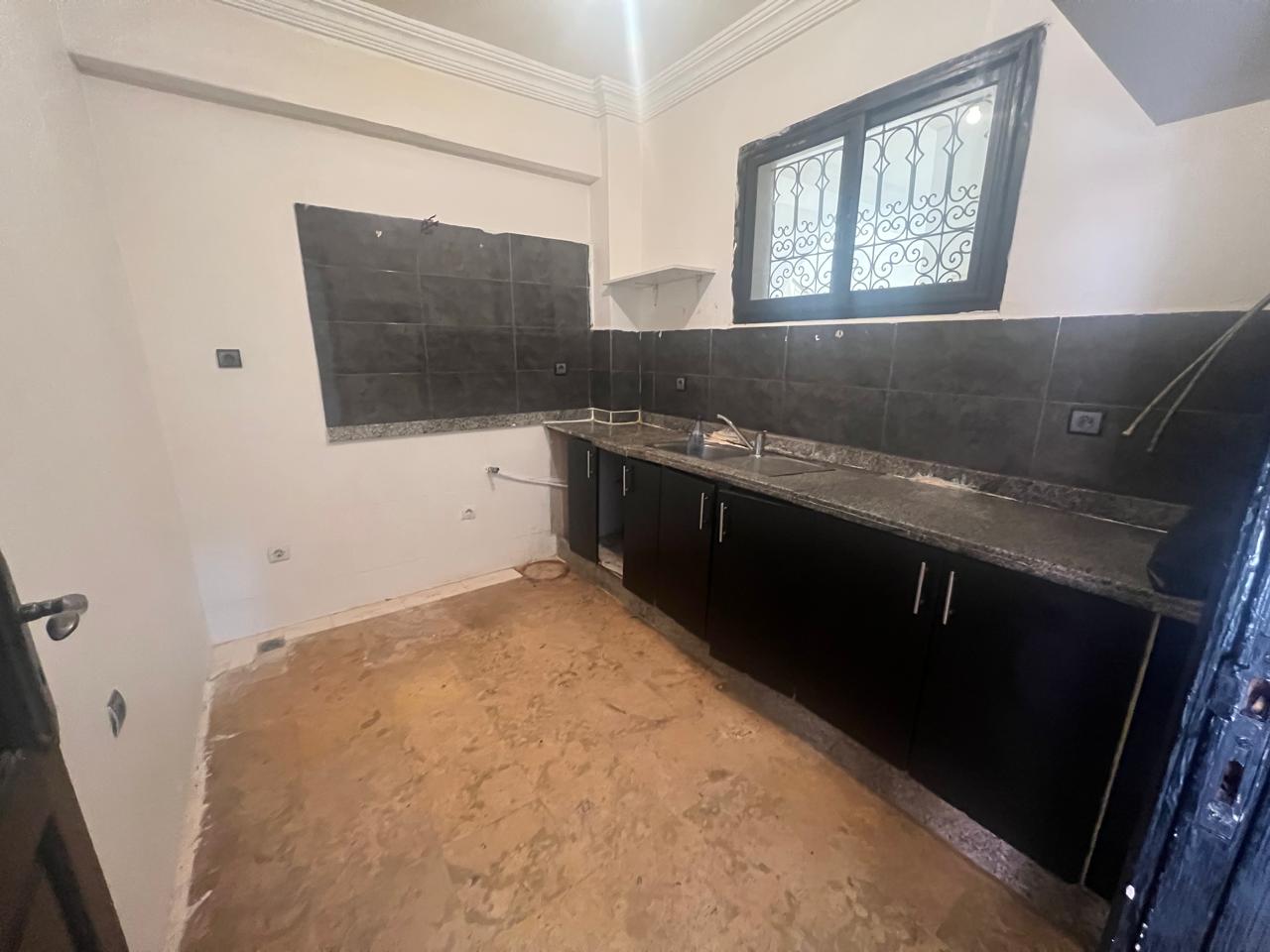 📍 Route de Casablanca : Appartement T3 bien situé rénovation à prévoir