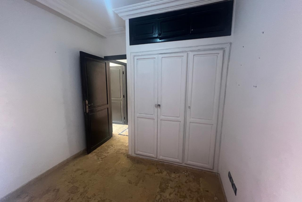 📍 Route de Casablanca : Appartement T3 bien situé rénovation à prévoir