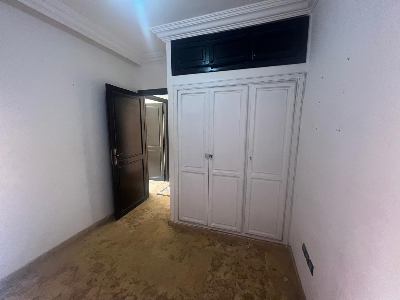 📍 Route de Casablanca : Appartement T3 bien situé rénovation à prévoir