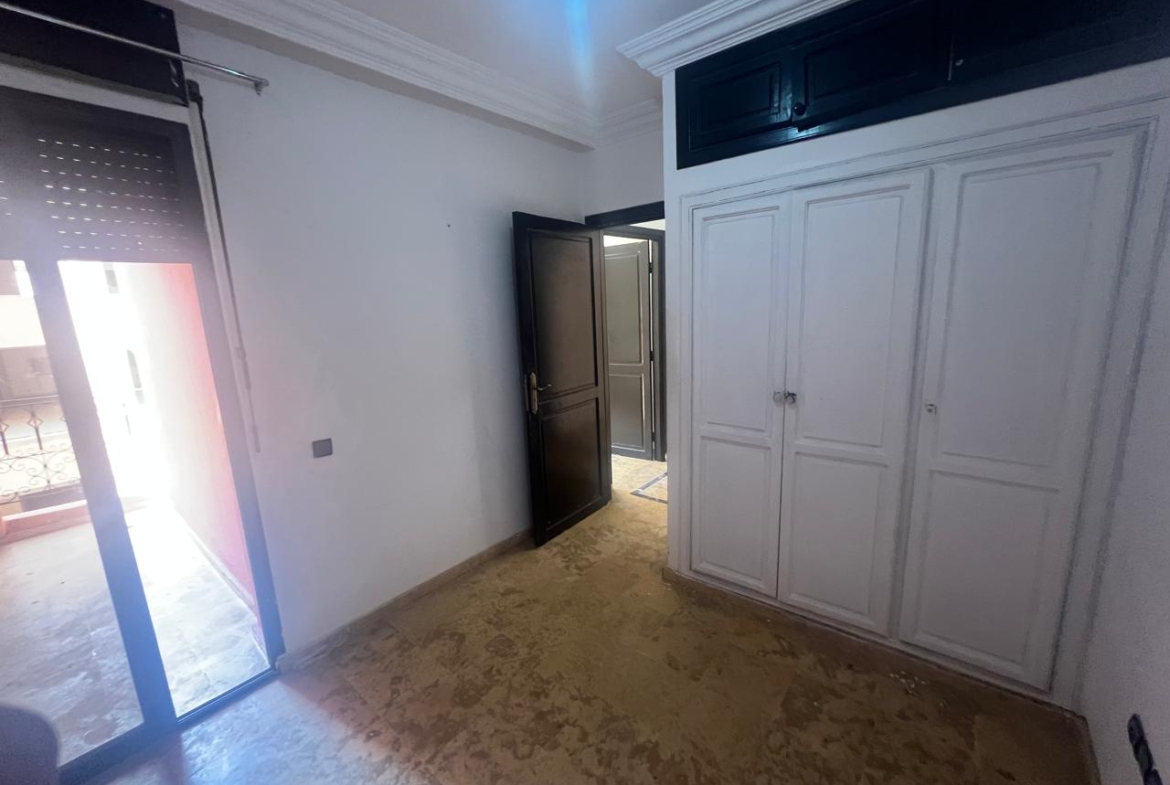 📍 Route de Casablanca : Appartement T3 bien situé rénovation à prévoir