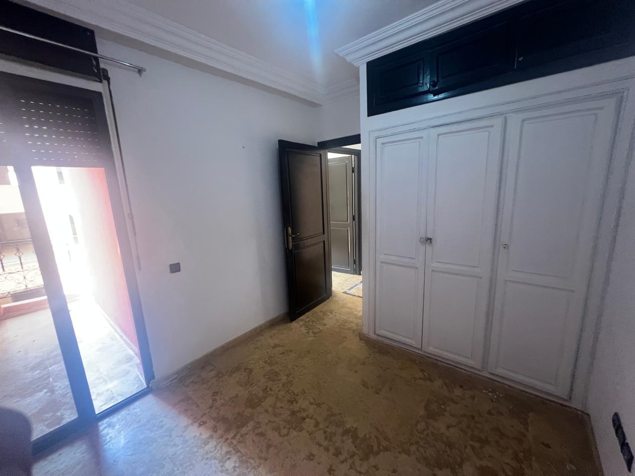 📍 Route de Casablanca : Appartement T3 bien situé rénovation à prévoir