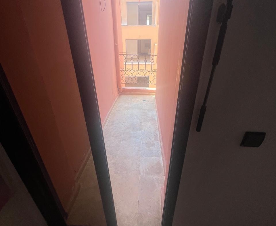 📍 Route de Casablanca : Appartement T3 bien situé rénovation à prévoir
