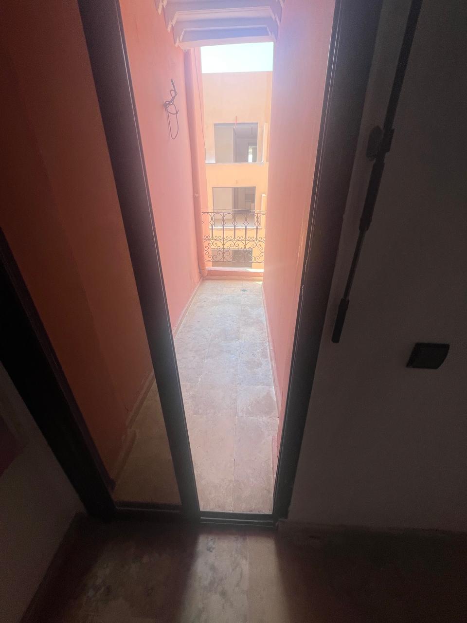 📍 Route de Casablanca : Appartement T3 bien situé rénovation à prévoir